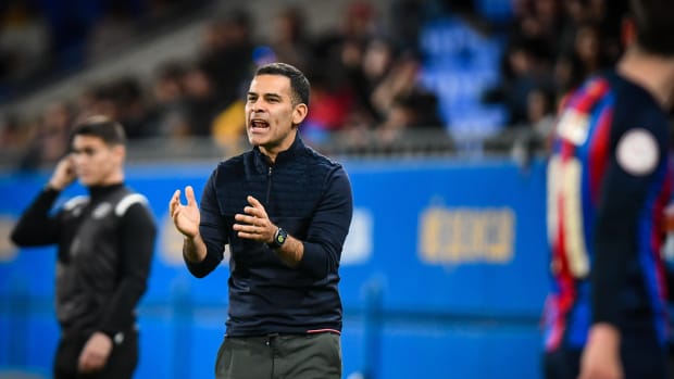 Rafael Marquez dirigiendo al equipo juvenil